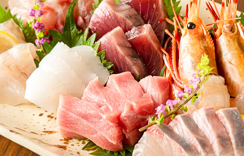 店主自ら釣り上げた天然魚も提供